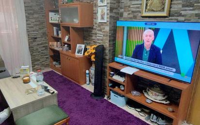 Sala d'estar de Pis en venda en Torredembarra amb Aire condicionat, Terrassa i Moblat