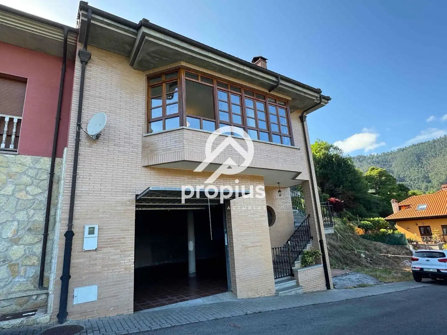 Vista exterior de Casa adosada en venta en Piloña con Calefacción, Jardín privado y Parquet