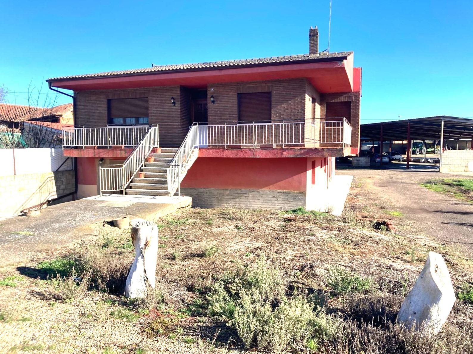 Exterior view of House or chalet for sale in Mansilla Mayor  with Heating, Private garden and Terrace