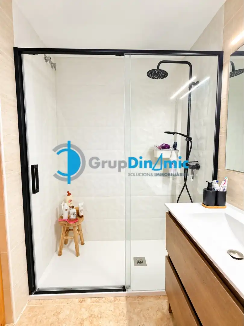 Bathroom of Duplexes for sale in Avinguda Catalunya