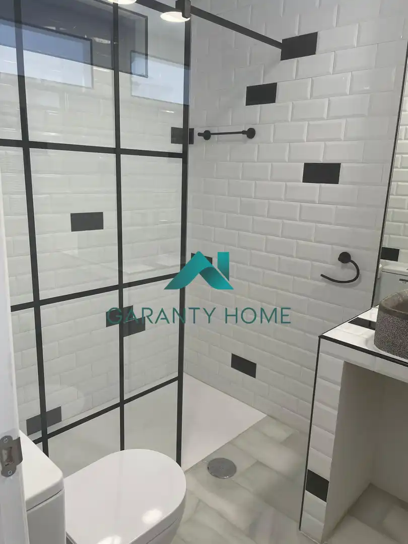 Bathroom of Flat for rent in Estepona  with Private garden, Terrace and Community pool