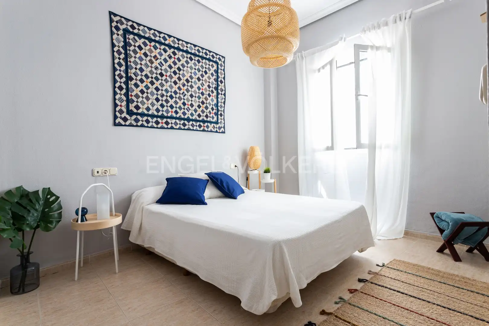 Dormitori de Apartament de lloguer en Sevilla amb Aire condicionat, Calefacció i Moblat