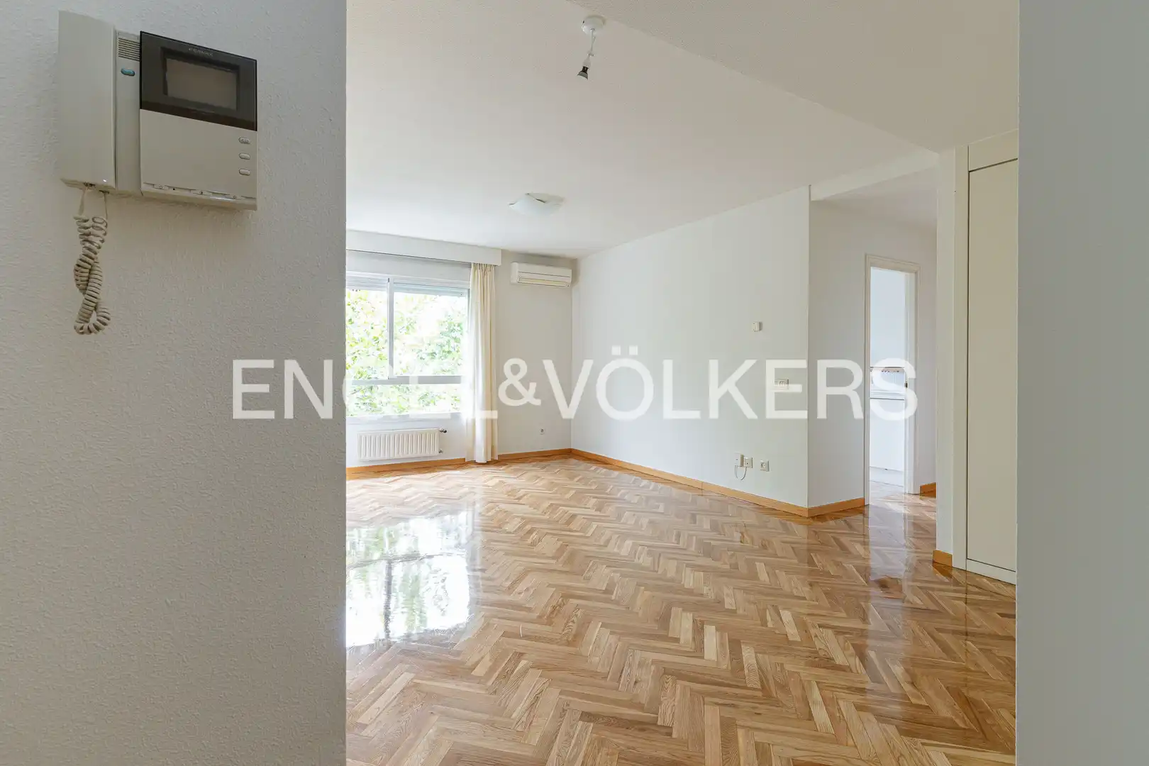 Sala de estar de Piso de alquiler en Pozuelo de Alarcón con Aire acondicionado, Calefacción y Parquet