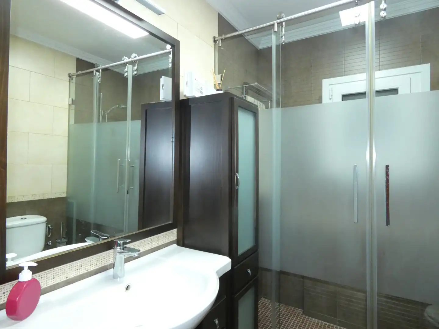 Bathroom of Flat for sale in Girona  with Air Conditioner, Heating and Furnished
