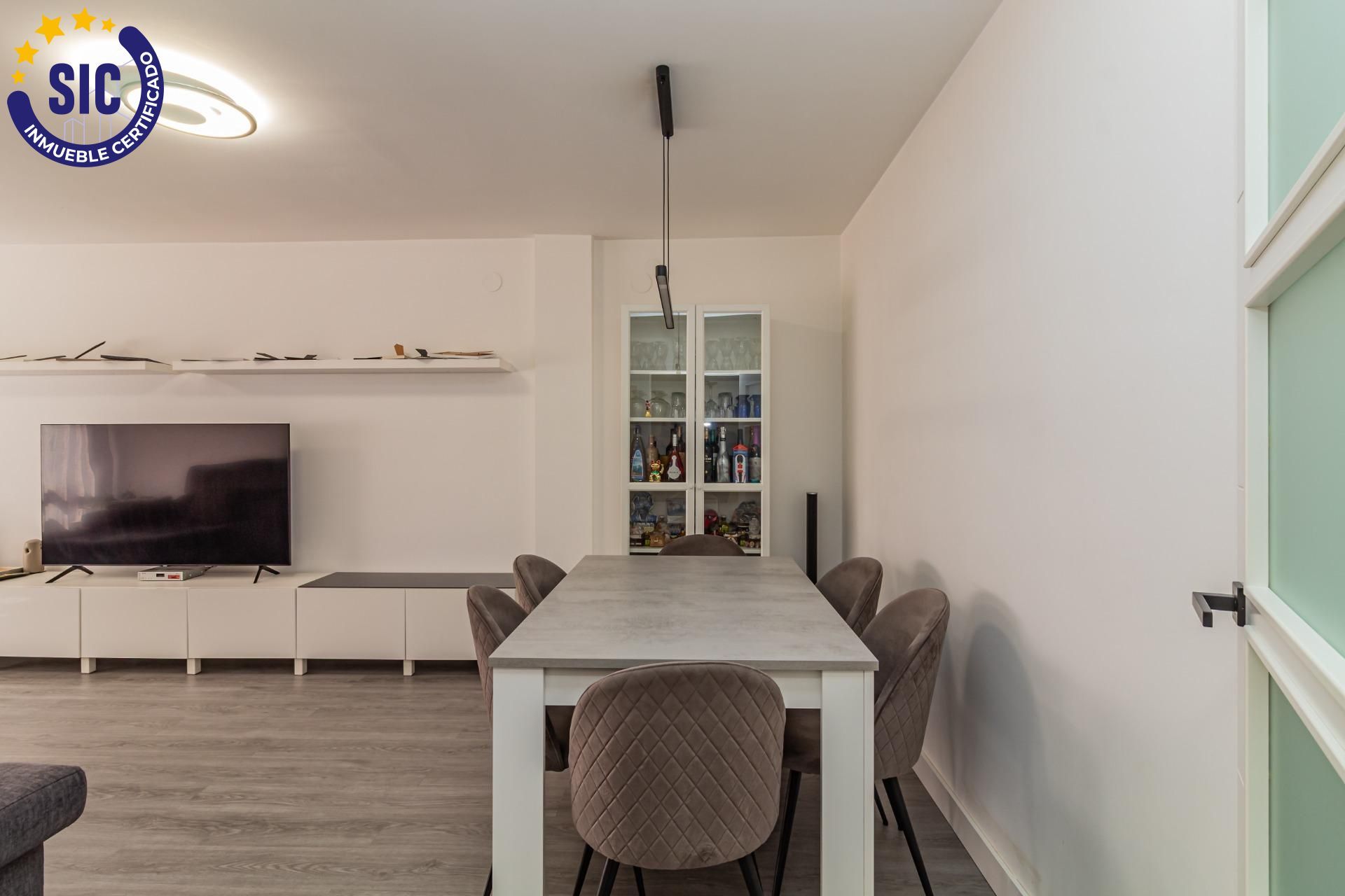 Comedor de Piso en venta en Castellón de la Plana / Castelló de la Plana con Aire acondicionado, Trastero y Amueblado