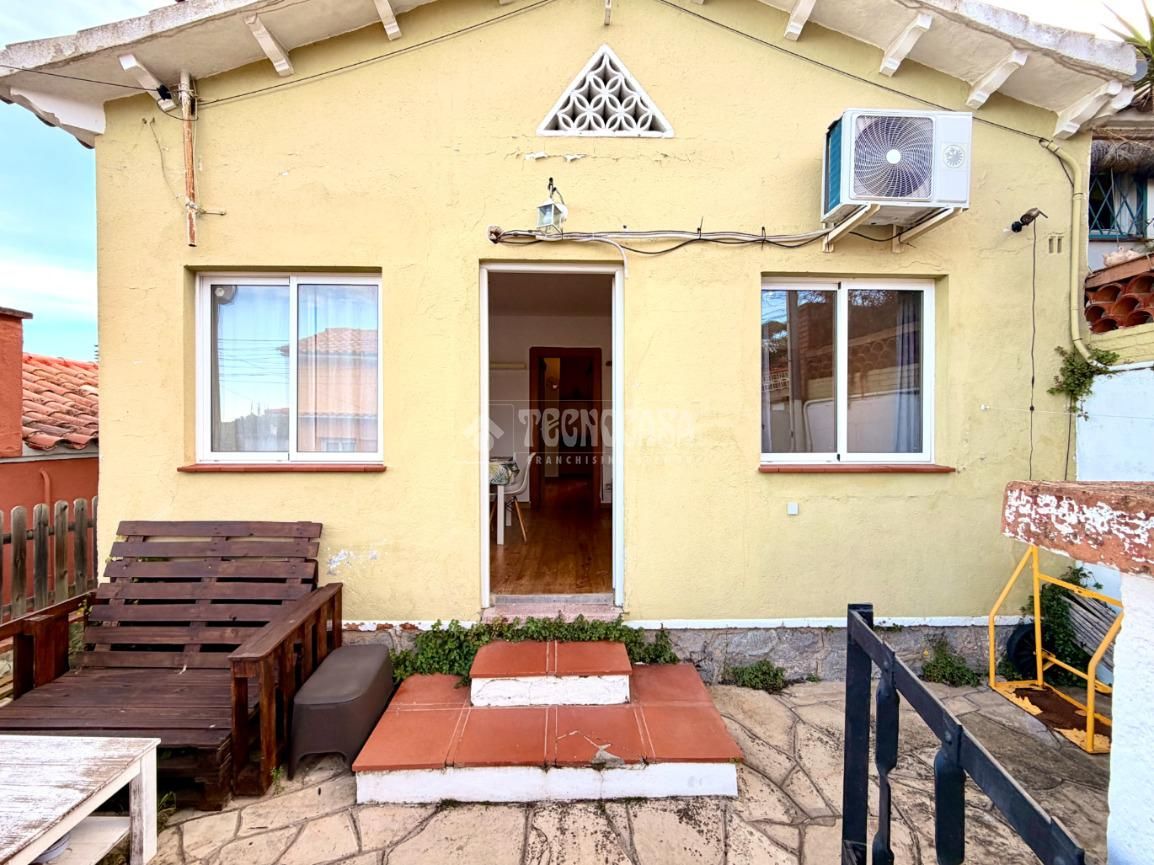 Exterior view of House or chalet for sale in Sant Cugat del Vallès  with Air Conditioner and Terrace