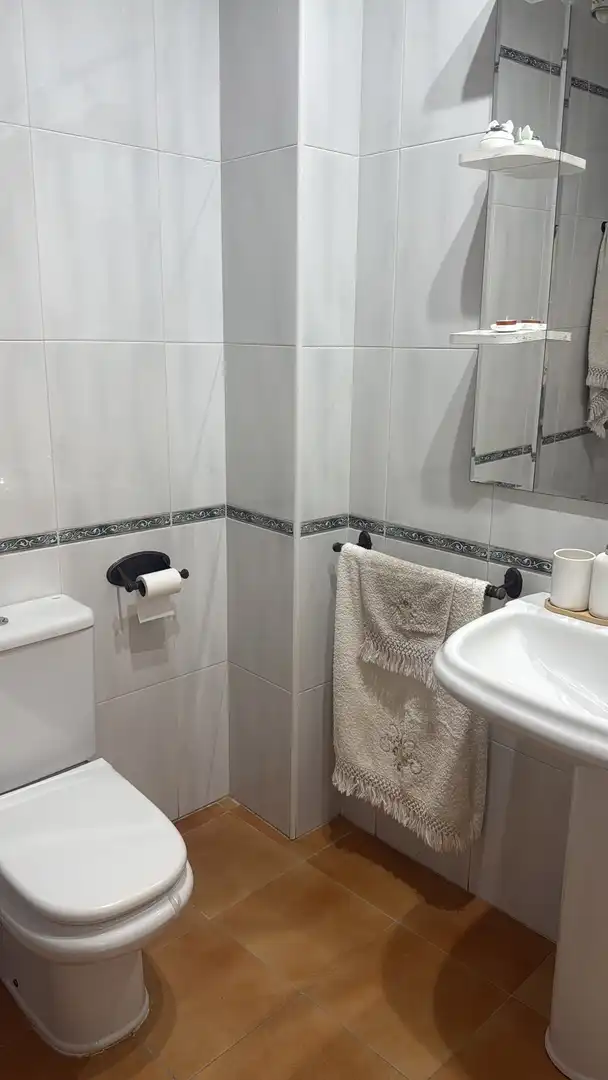 Bathroom of Houses for rent in Baeza  with Air Conditioner, Private garden and Terrace