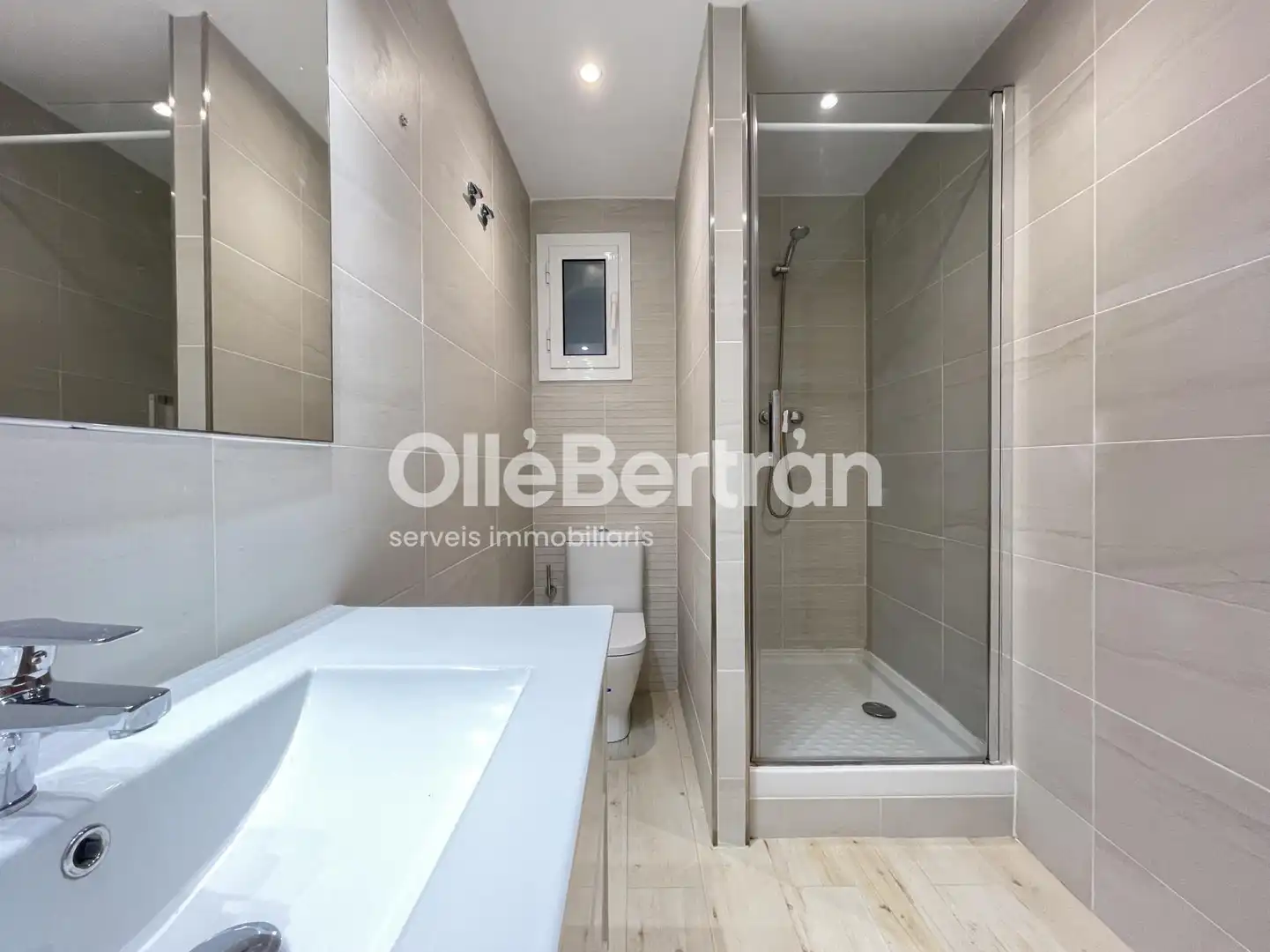Baño de Oficina de alquiler en L'Hospitalet de Llobregat