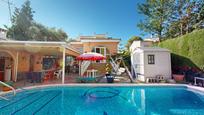 Jardí de Casa o xalet en venda en Serra amb Aire condicionat, Terrassa i Piscina