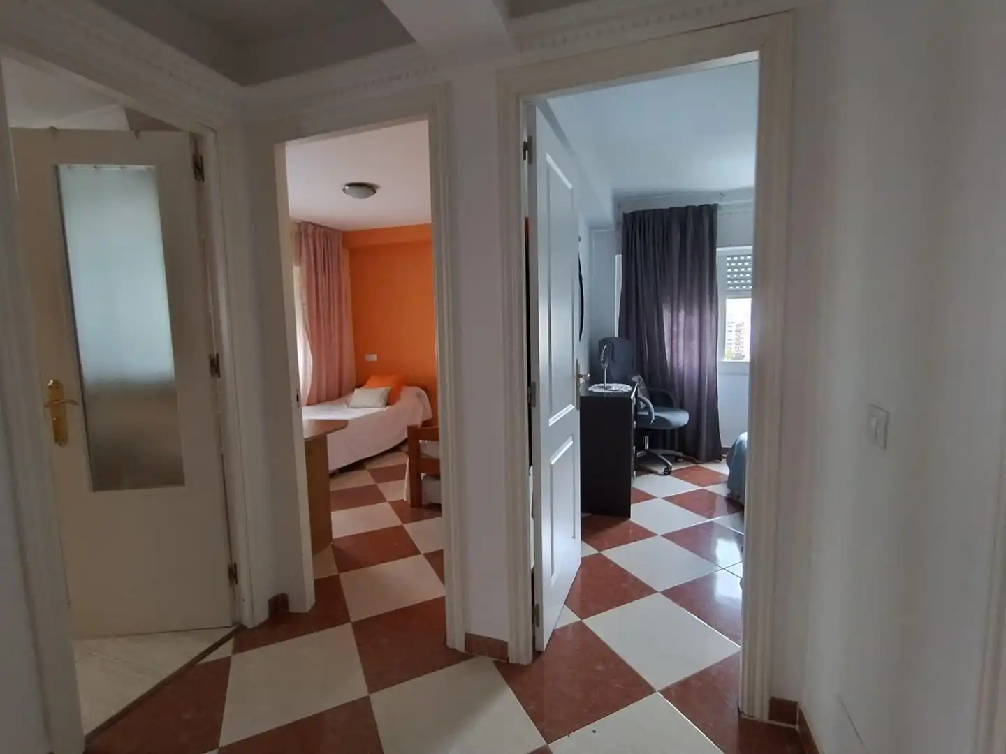 Habitación de Apartamento de alquiler en Fuengirola con Jardín privado, Terraza y Amueblado