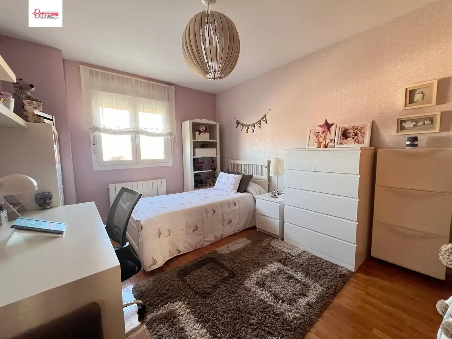 Habitación de Casa adosada en venta en Cardeñajimeno con Calefacción, Jardín privado y Parquet