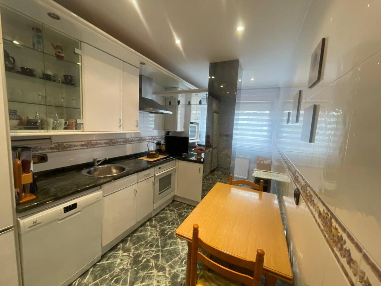 Cuina de Pis en venda en Burgos Capital amb Calefacció i Terrassa