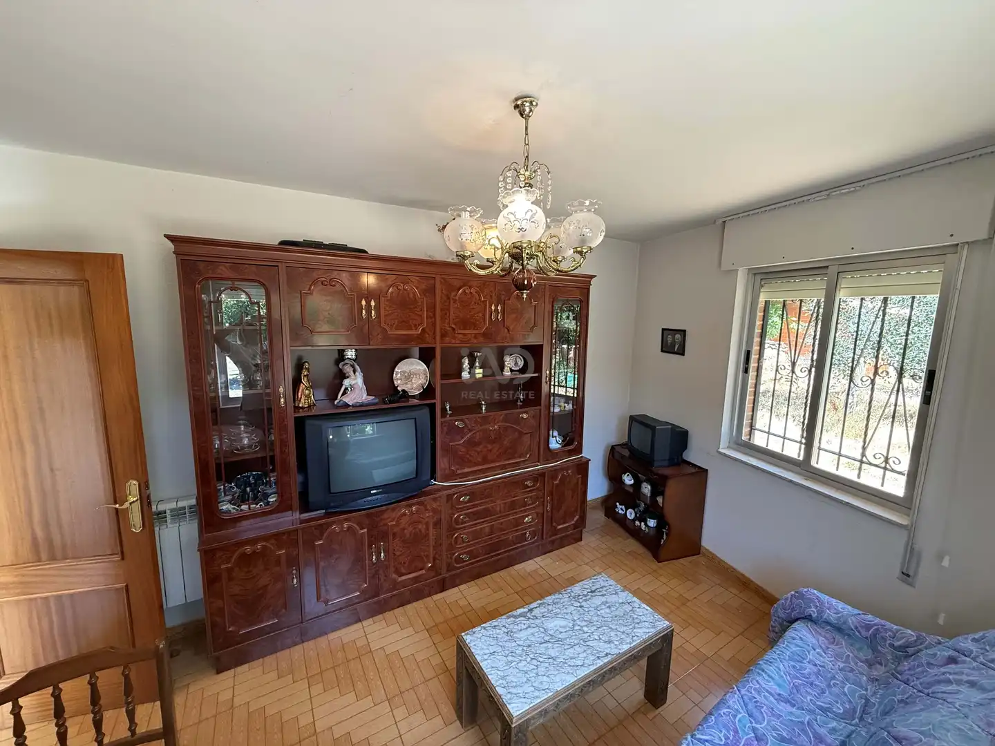 Wohnzimmer von Einfamilien-Reihenhaus zum Verkauf in Villamañán mit Heizung