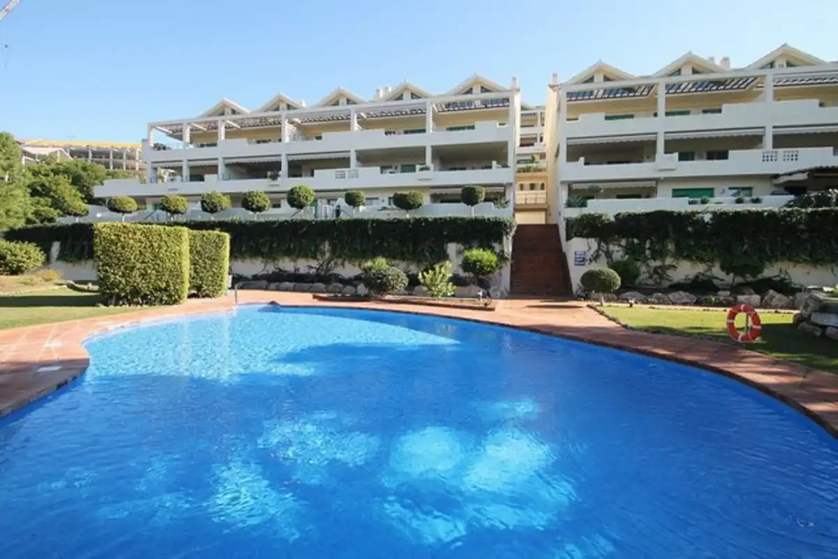 Vista exterior de Apartamento en venta en Benahavís con Aire acondicionado, Terraza y Trastero