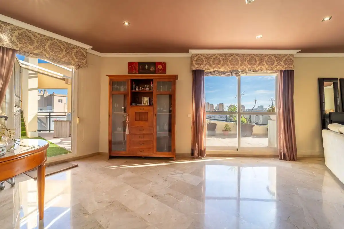Wohnzimmer von Dachboden zum Verkauf in Torremolinos mit Klimaanlage, Terrasse und Schwimmbad
