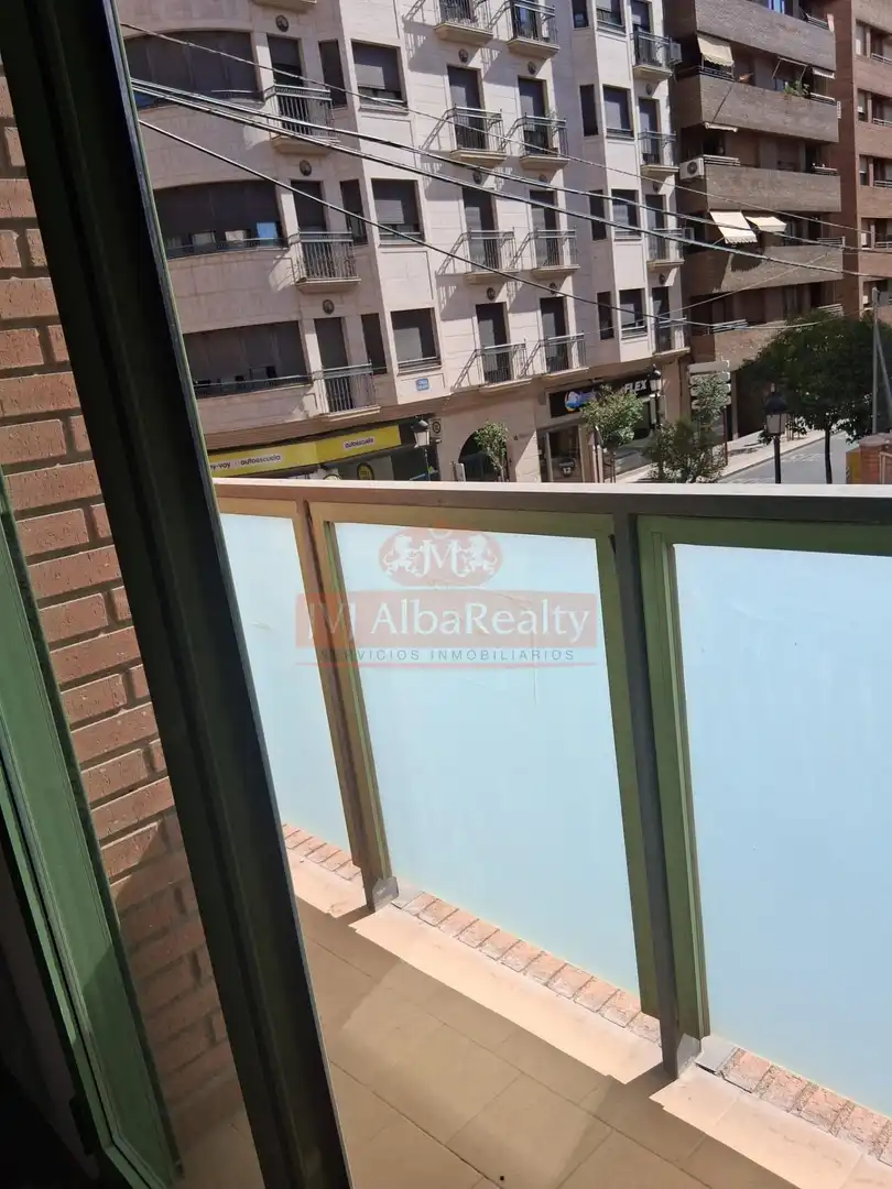 Terrassa de Pis de lloguer en Albacete amb Aire condicionat, Calefacció i Moblat