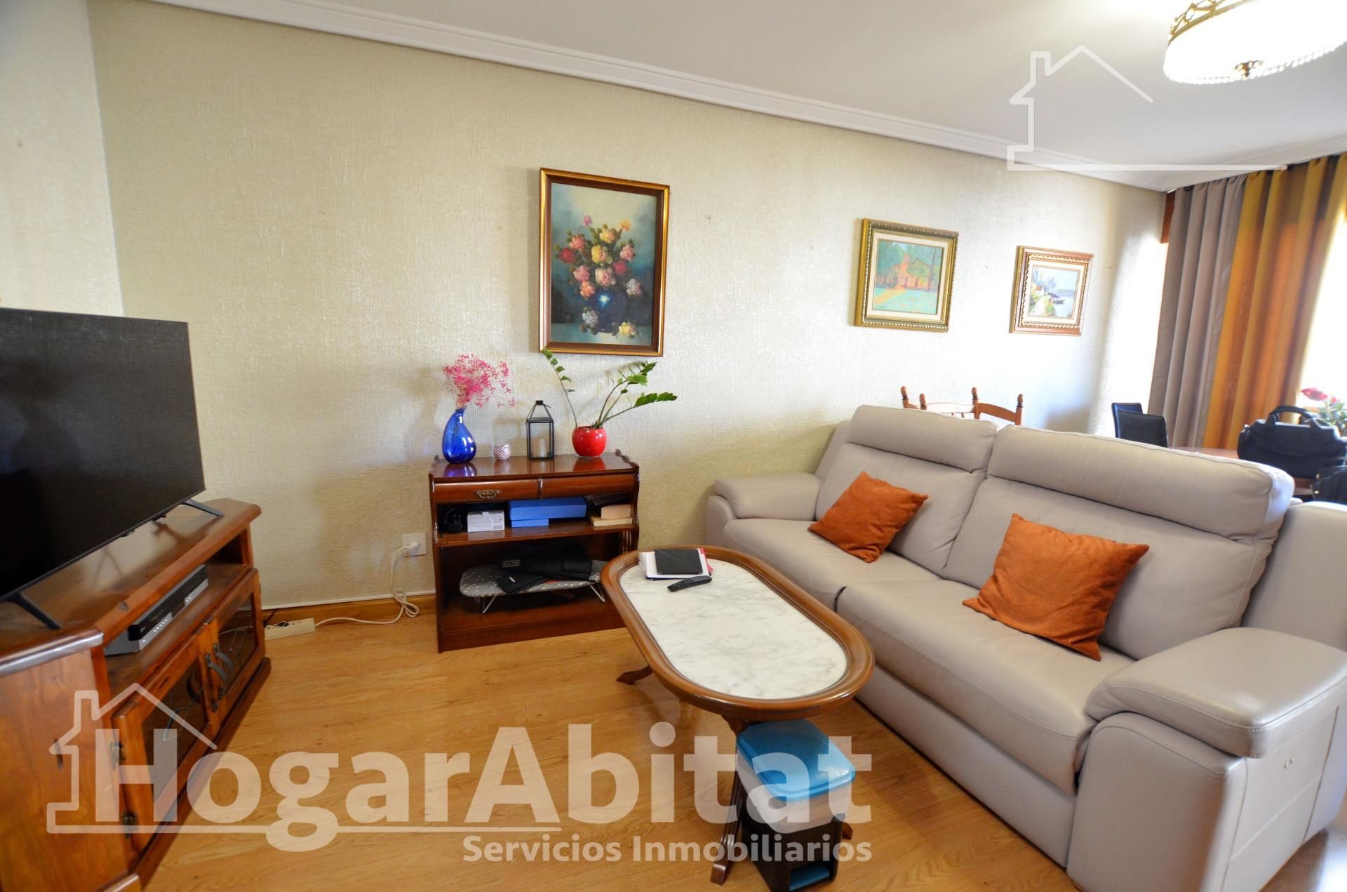 Living room of Flat for sale in Alicante / Alacant  with Air Conditioner, Heating and Parquet flooring