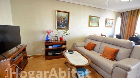 ALTO, AMPLIO Y EXTERIOR CON GARAJE Y BALCÓN, CERCA DE LA AV DE ALCOY