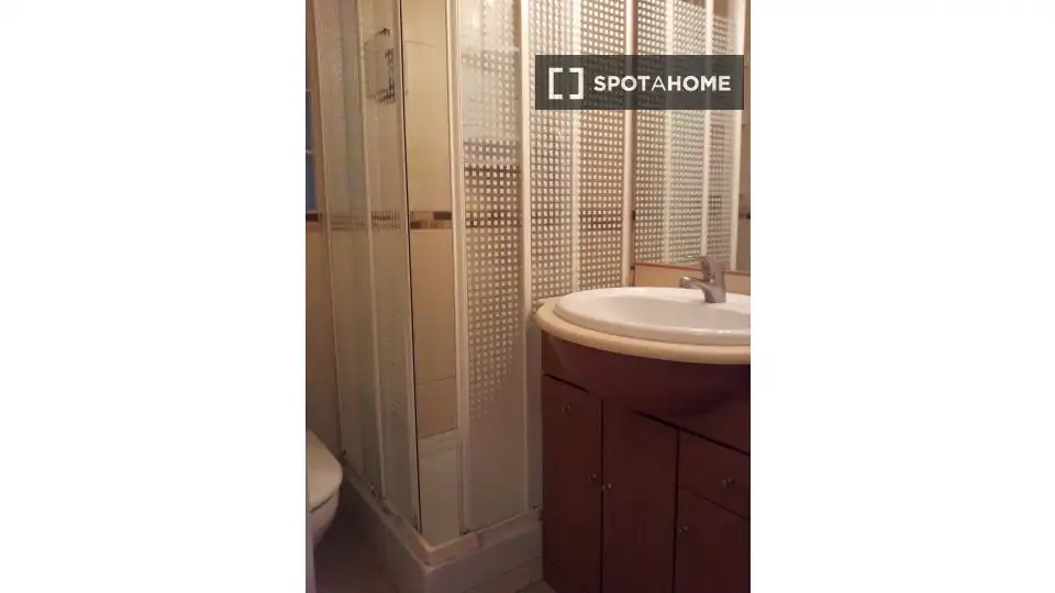 Bathroom of Flat for rent in Esplugues de Llobregat  with Air Conditioner, Heating and Furnished