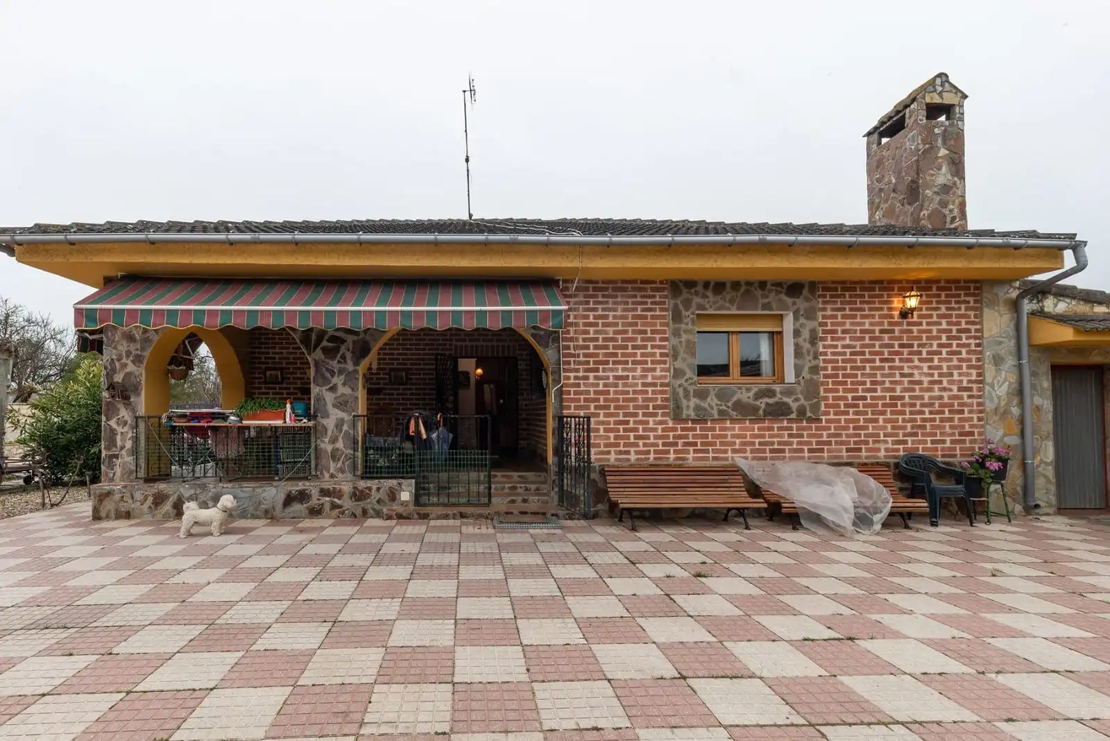 Vista exterior de Casa o xalet en venda en Villabáñez amb Calefacció, Jardí privat i Terrassa