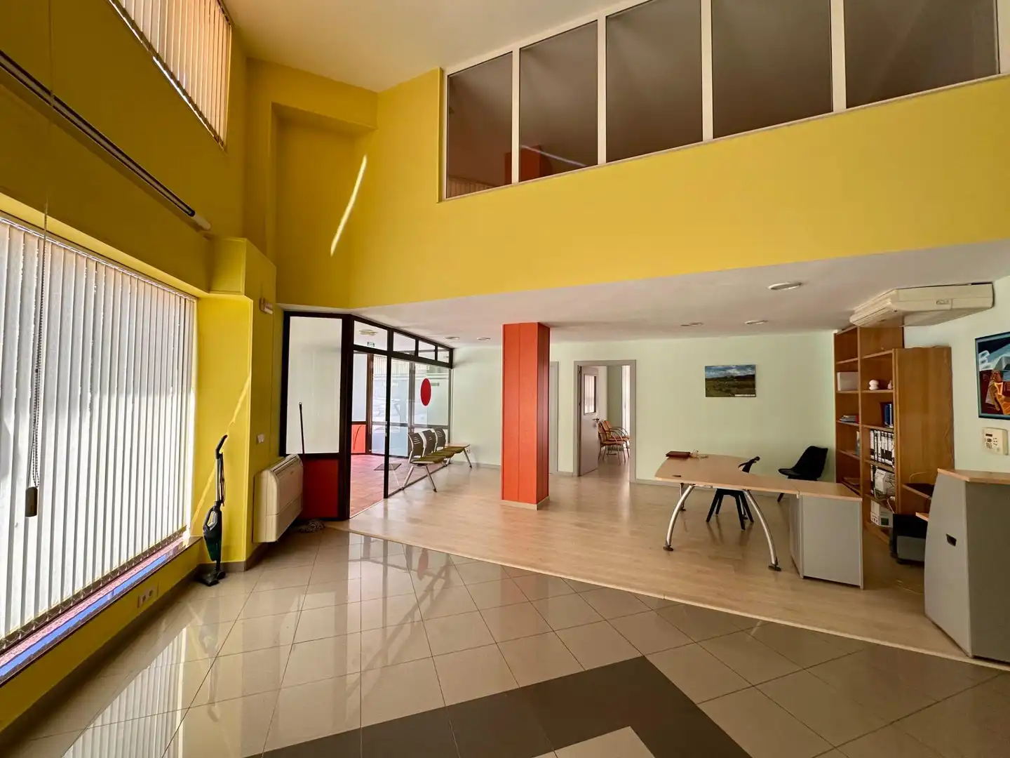 Local comercial en alquiler en Avenida de Valdés