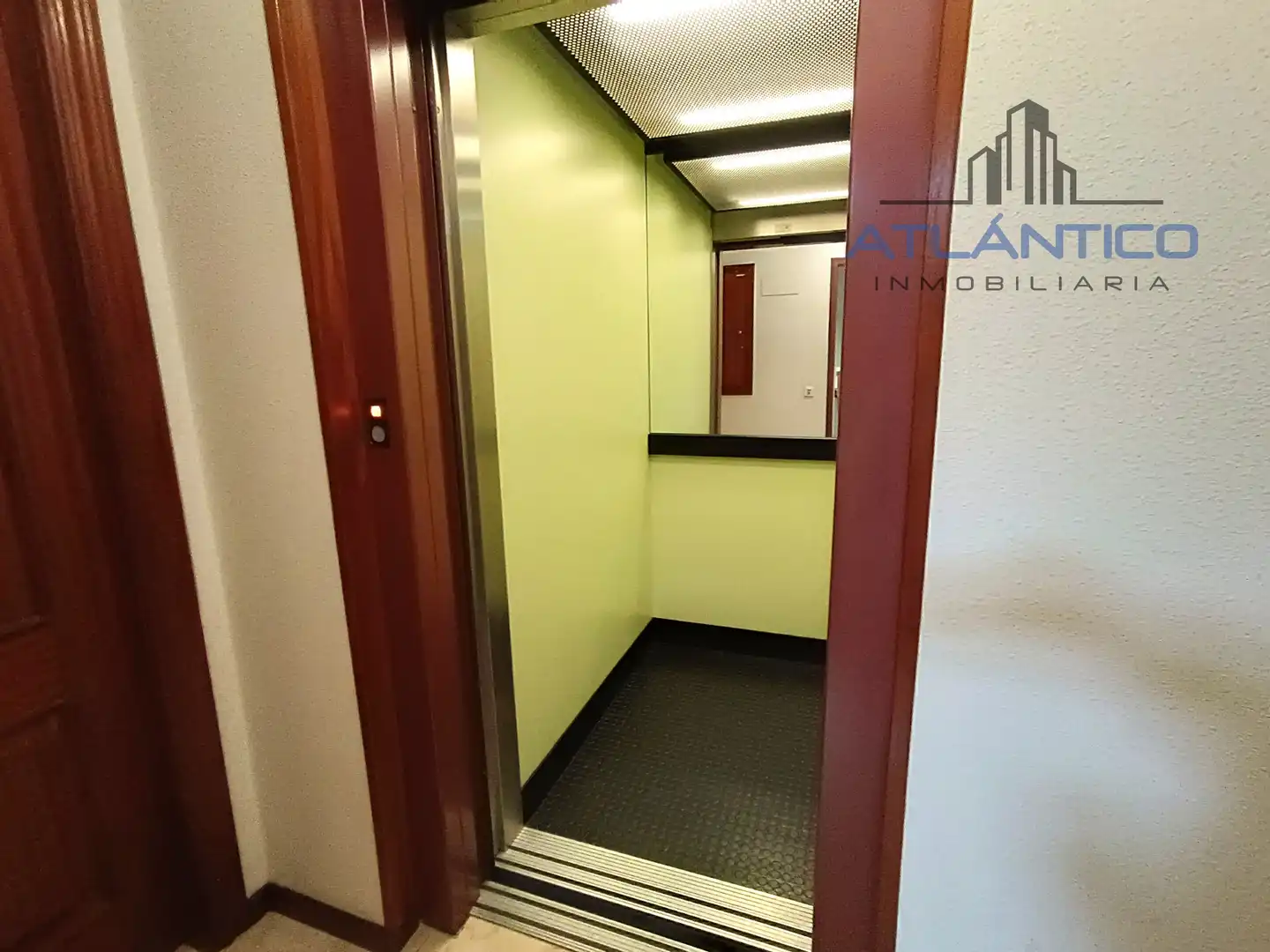 Apartamento en venta en A Coruña Capital  con Calefacción, Trastero y Amueblado