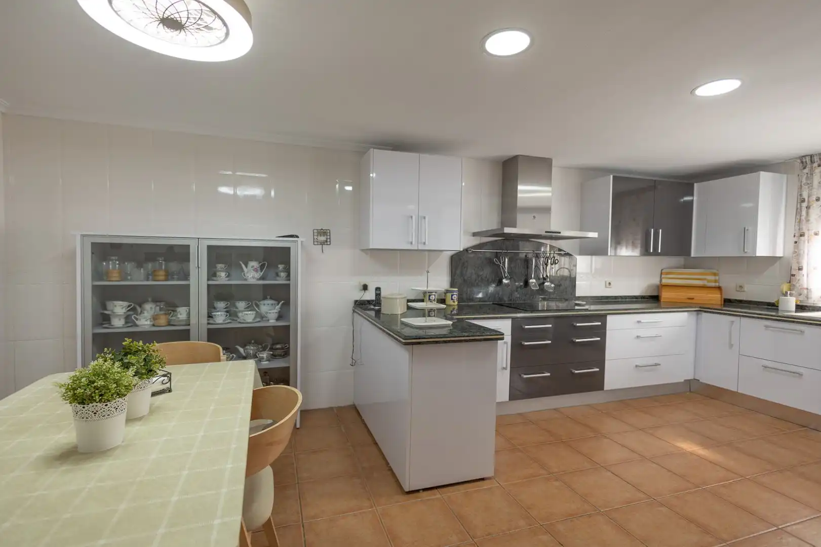 Cocina de Casa o chalet en venta en Melilla con Aire acondicionado, Calefacción y Jardín privado