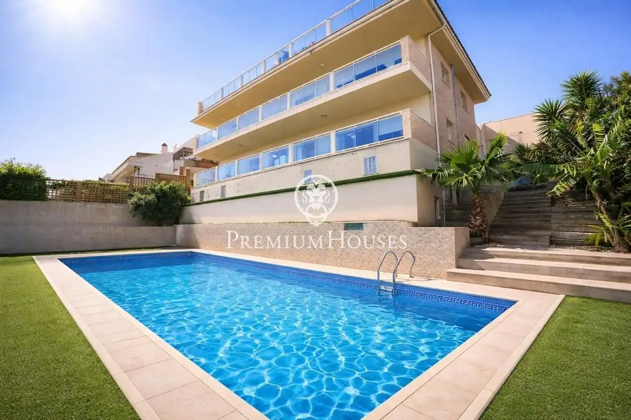 Piscina de Casa o chalet en venta en Salou con Aire acondicionado, Calefacción y Jardín privado