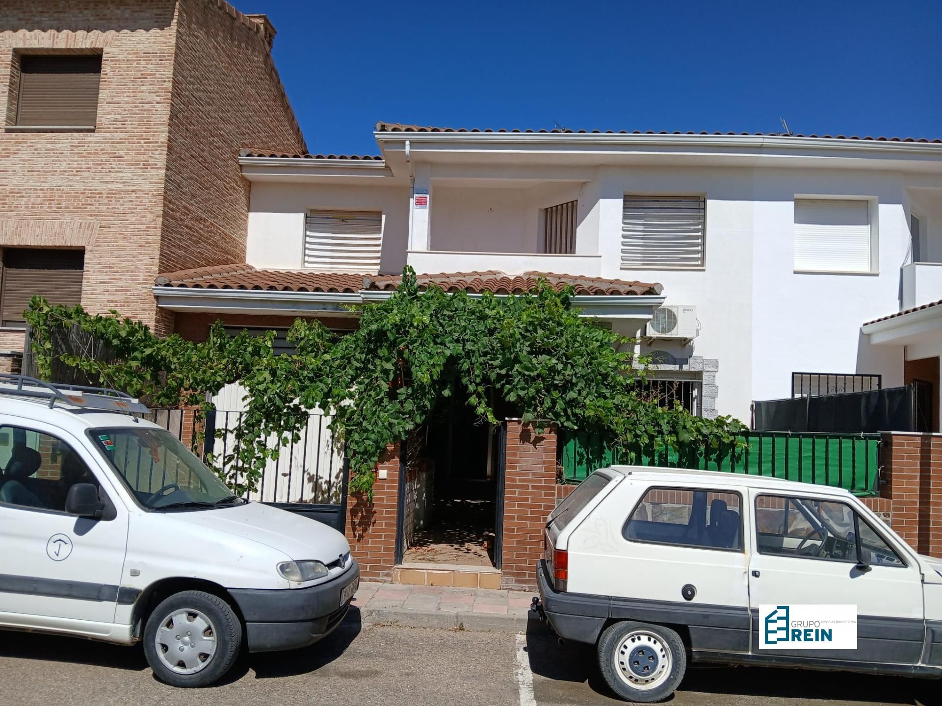 Exterior view of Single-family semi-detached for sale in Esquivias  with Community pool