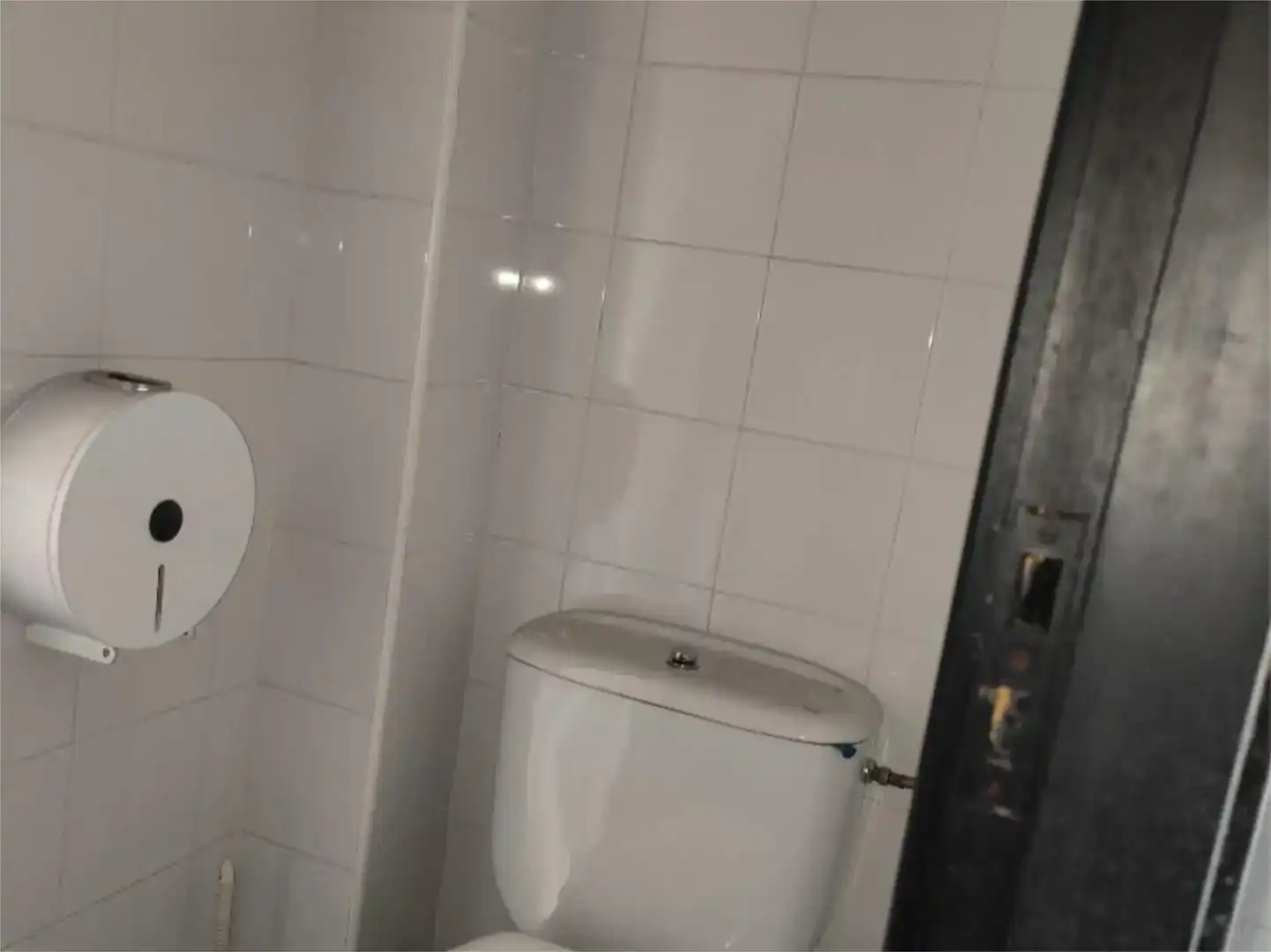 Badezimmer von Fabrikhallen zur Miete in Legutio