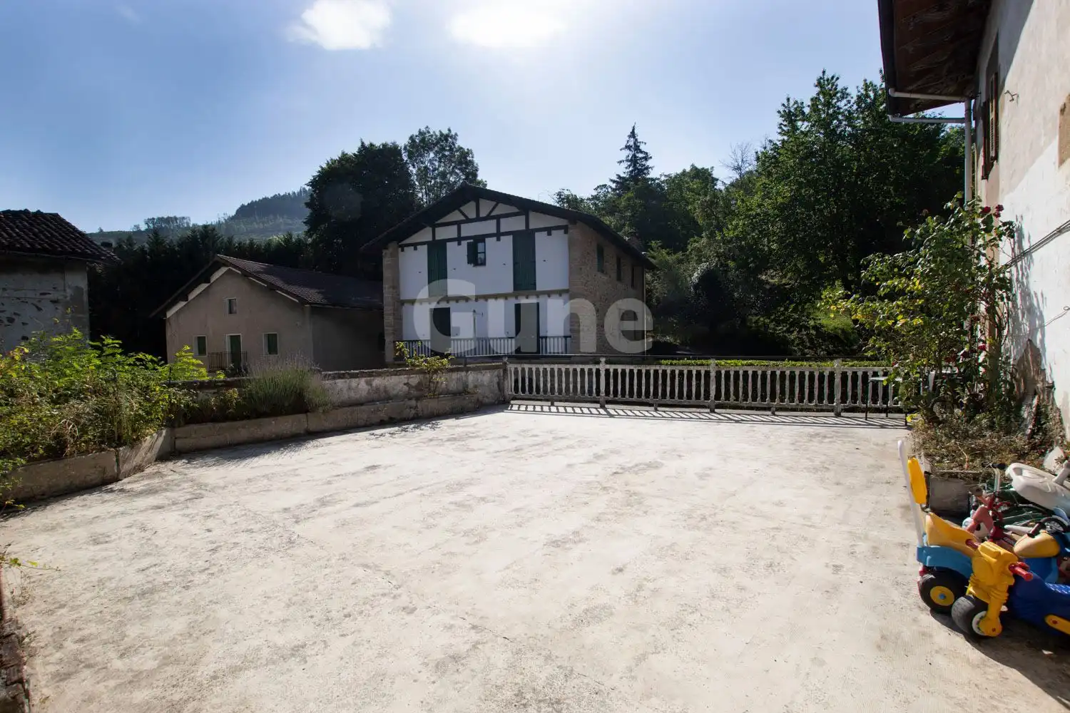 Außenansicht von Wohnung zum Verkauf in Zegama mit Abstellraum
