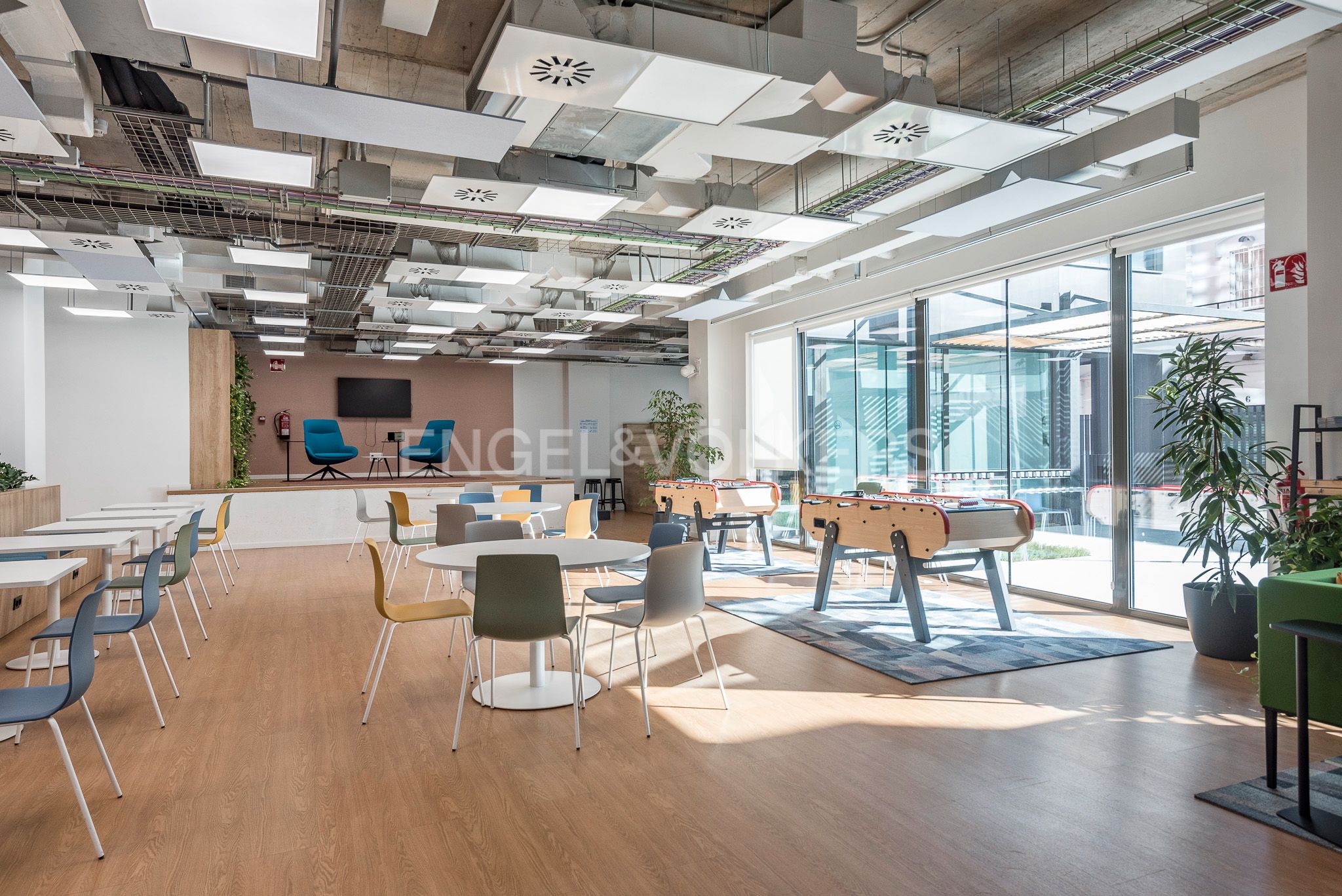 Oficina de lloguer en  Barcelona Capital amb Aire condicionat, Terrassa i Moblat