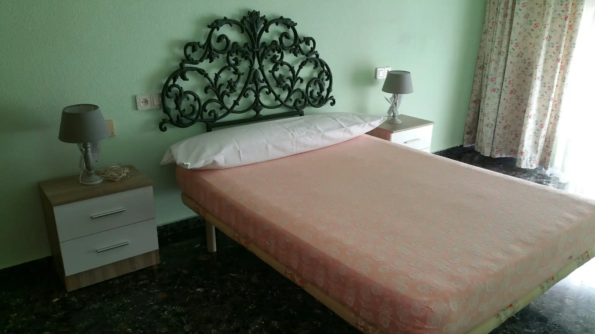 Habitación de Apartamento de alquiler en Albacete con Calefacción y Amueblado