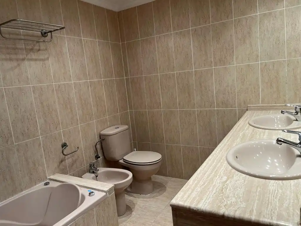 Badezimmer von Maisonette zum Verkauf in Benicalap