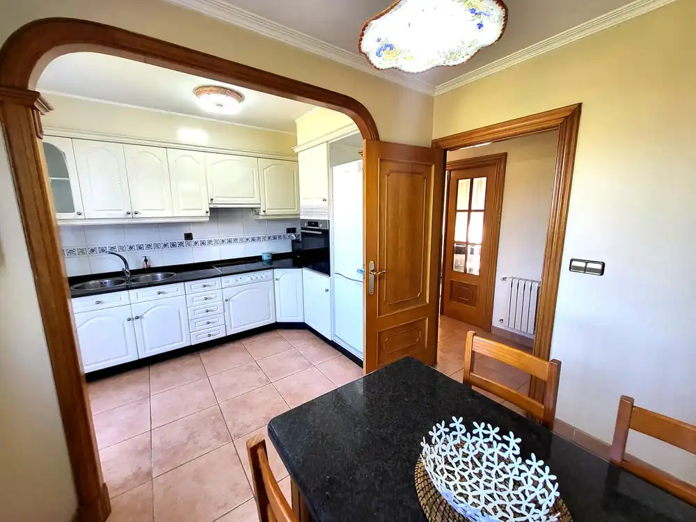Cocina de Piso en venta en Vigo  con Calefacción, Amueblado y Horno