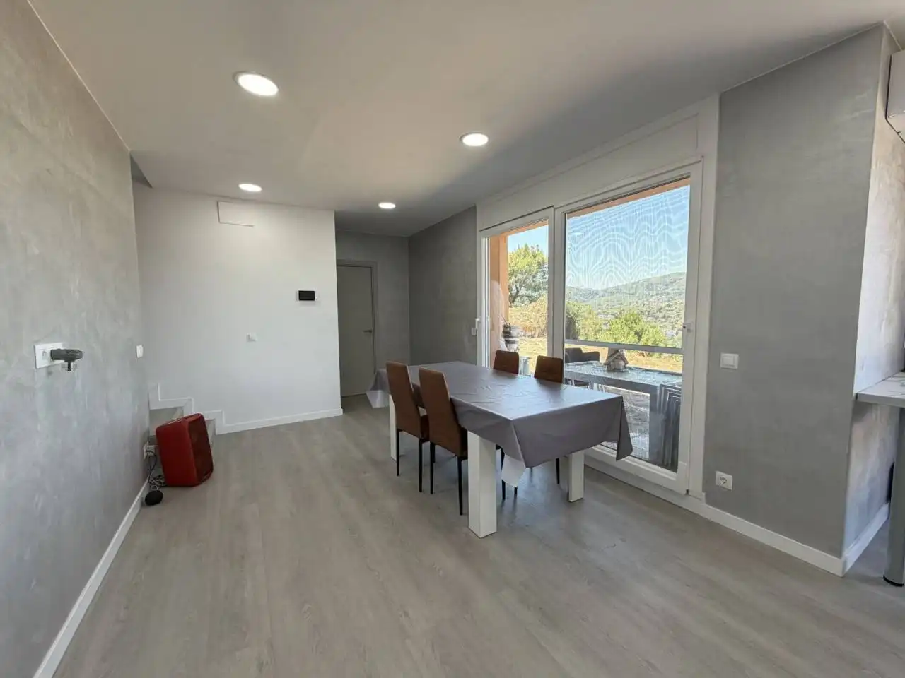 Menjador de Casa o xalet en venda en Vallirana amb Aire condicionat, Calefacció i Terrassa