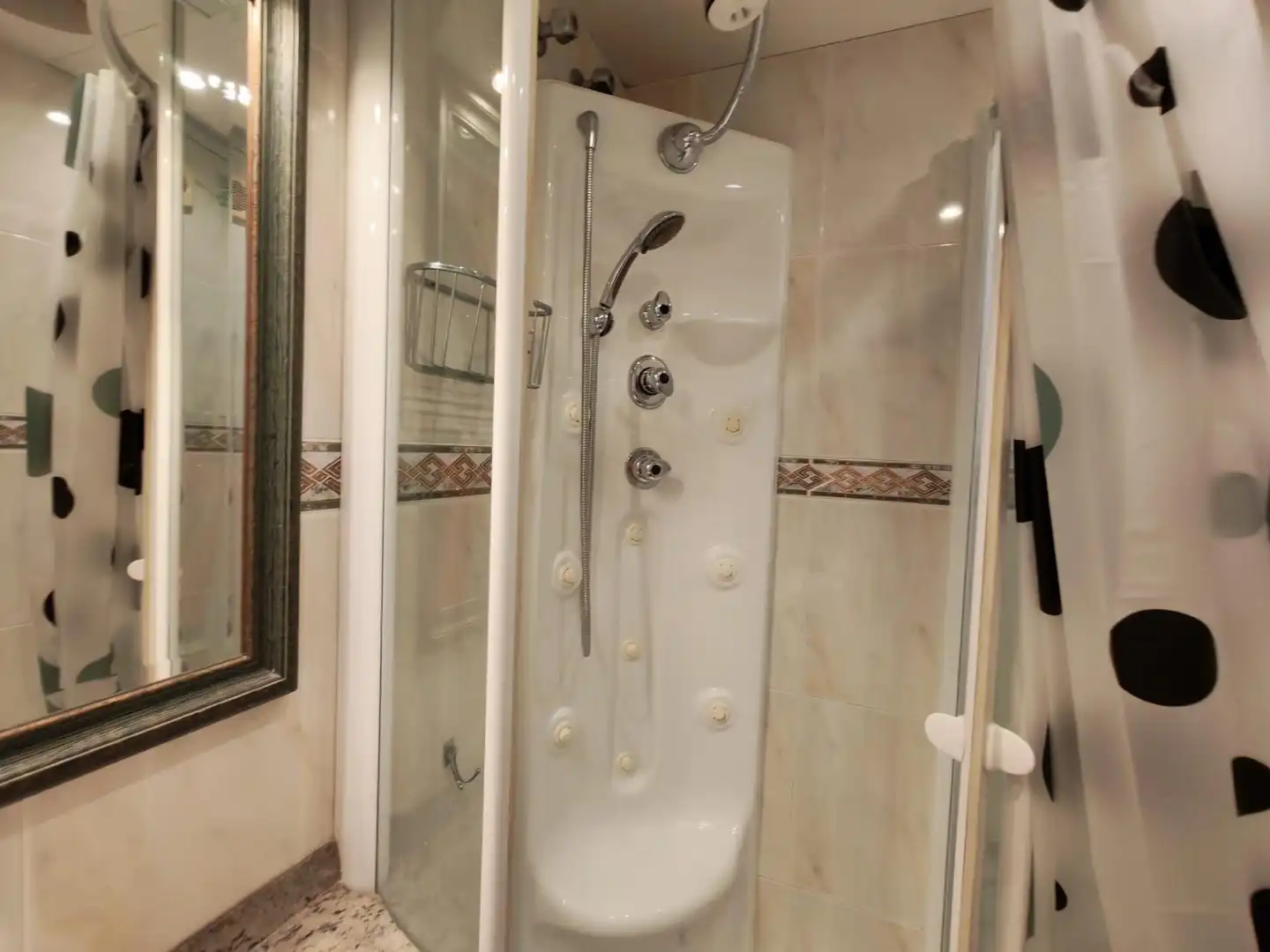 Baño de Apartamento en venta en Barcelona con Calefacción, Parquet y Balcón