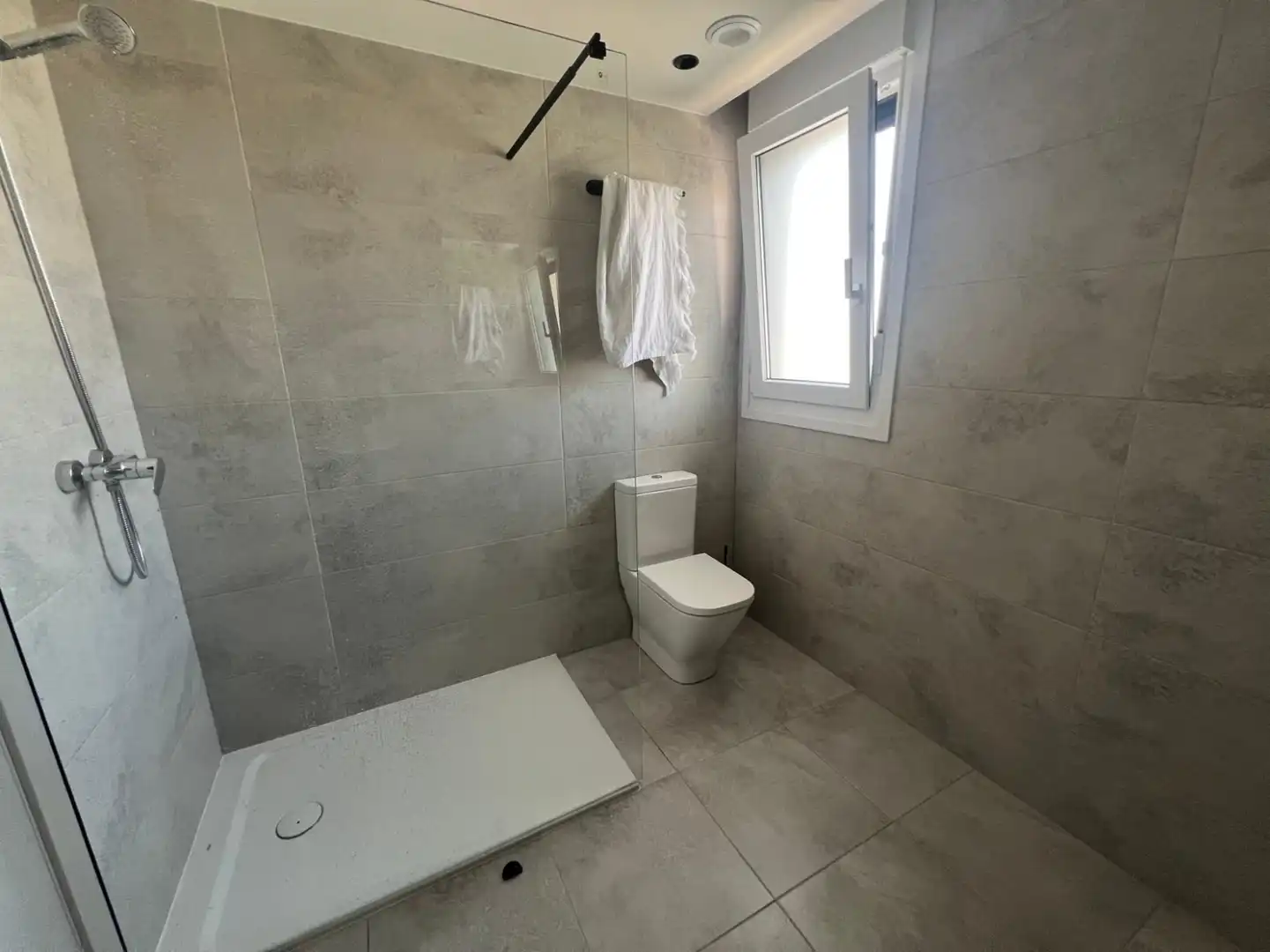 Bathroom of Flat for sale in Lardero  with Heating, Private garden and Parquet flooring