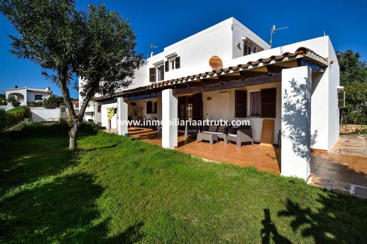 Vista exterior de Casa o xalet en venda en Ciutadella de Menorca amb Aire condicionat, Jardí privat i Terrassa