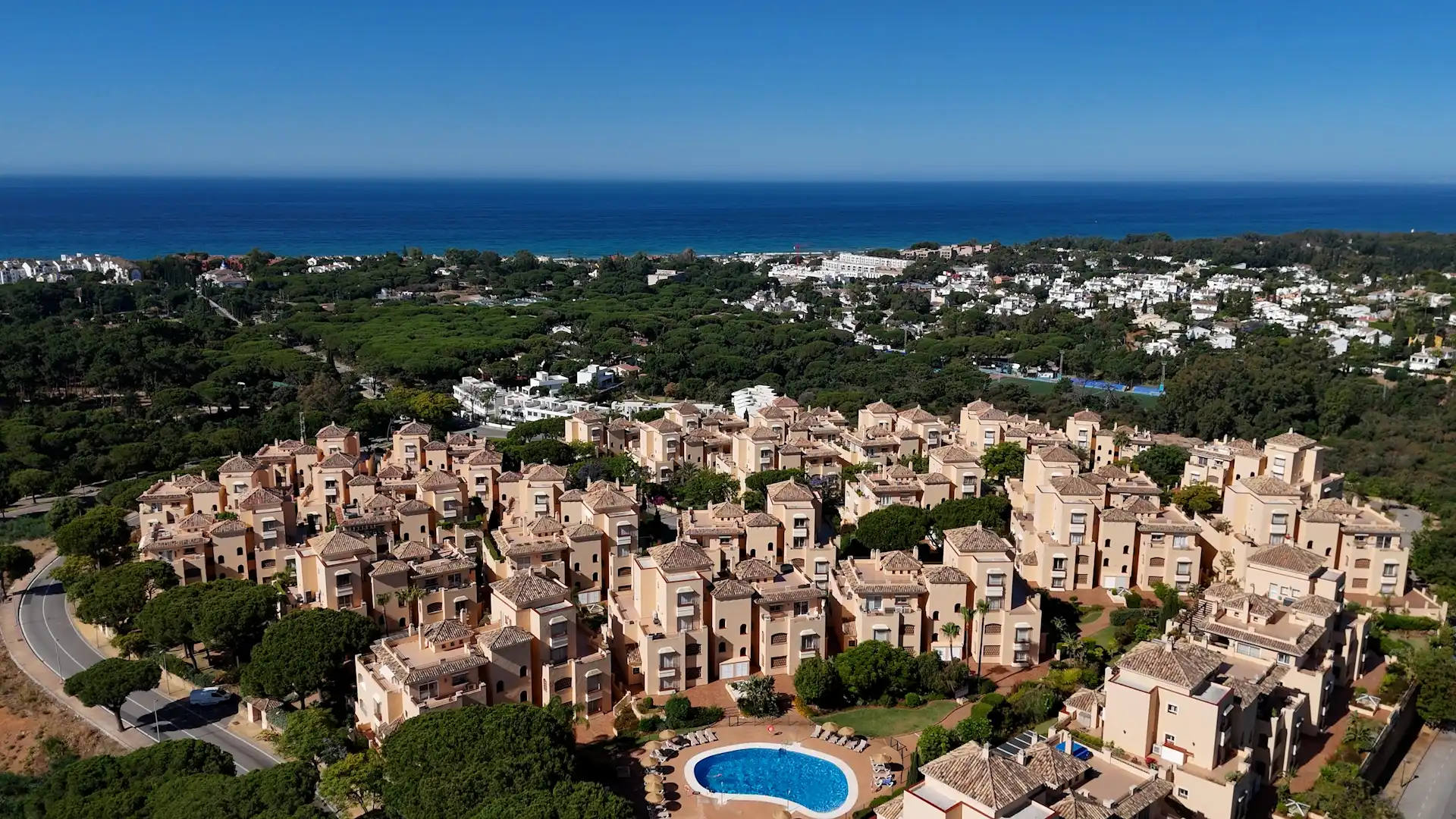 Vista exterior de Àtic en venda en Marbella amb Aire condicionat, Calefacció i Terrassa