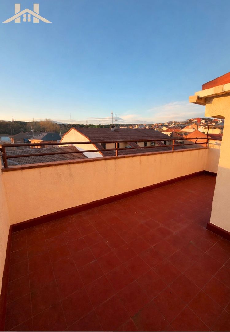 Terrassa de Dúplex en venda en Valdemorillo amb Calefacció, Terrassa i Balcó