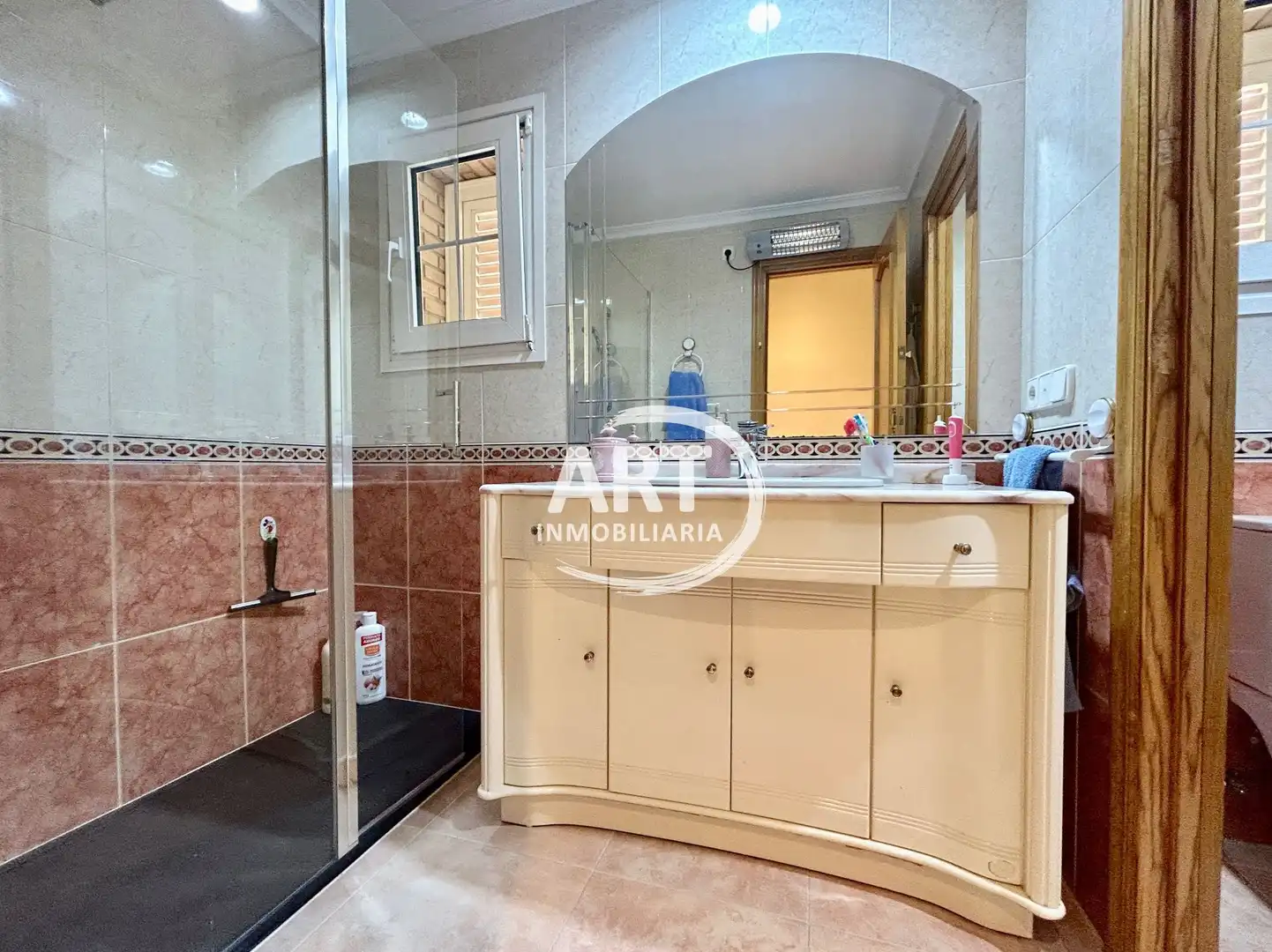 Bathroom of Houses for sale in L'Eliana  with Air Conditioner, Heating and Private garden