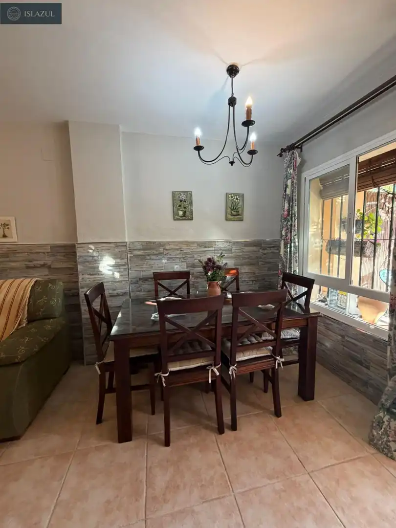Esszimmer von Einfamilien-Reihenhaus zum Verkauf in Islantilla mit Privatgarten, Terrasse und Abstellraum