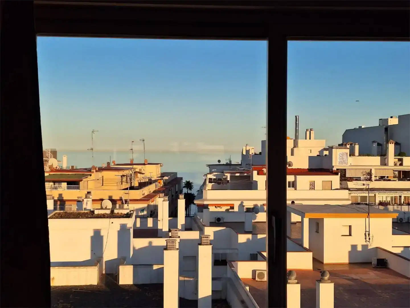 Vista exterior de Apartament per a compartir en Estepona amb Moblat, Forn i Rentadora