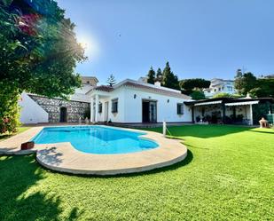 Vista exterior de Casa o xalet en venda en Benalmádena amb Aire condicionat, Calefacció i Terrassa