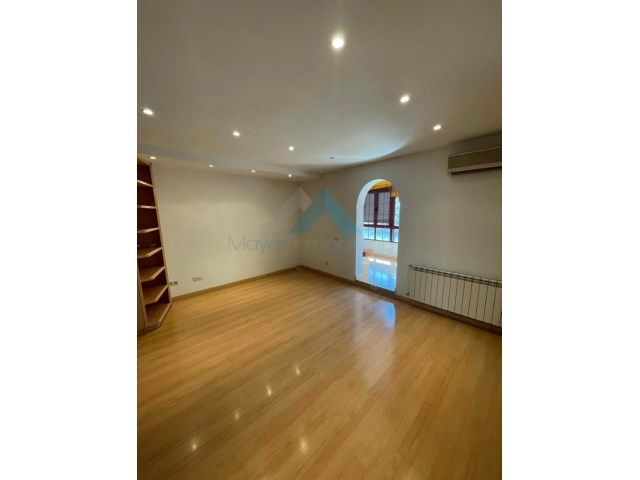 Sala d'estar de Pis en venda en Alcalá de Henares amb Aire condicionat, Calefacció i Parquet