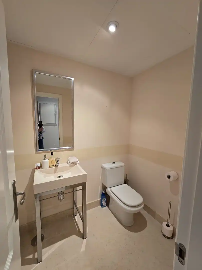 Baño de Piso en venta en Benahavís con Aire acondicionado, Terraza y Trastero