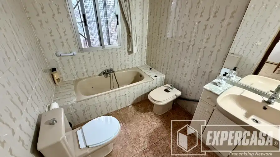 Bany de Casa o xalet en venda en Alaquàs amb Terrassa