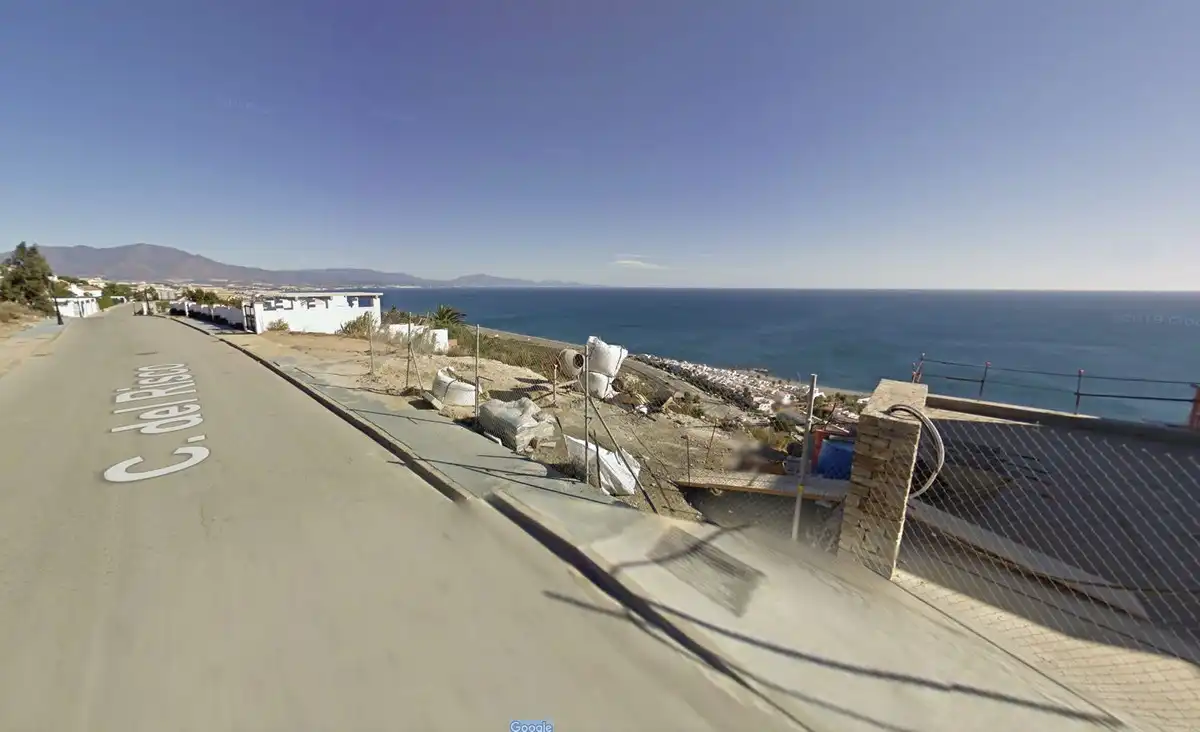 Vista exterior de Terreno en venta en Manilva