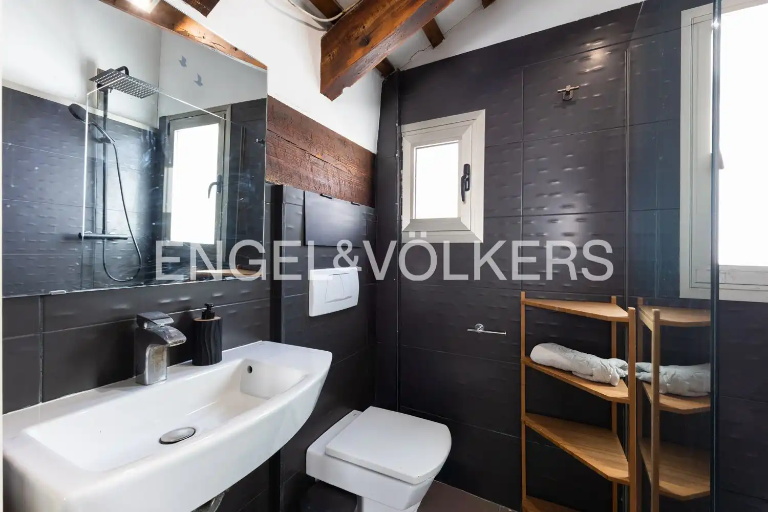 Badezimmer von Wohnung zur Miete in Valencia mit Klimaanlage, Heizung und Abstellraum